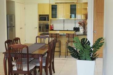 تختخواب و صبحانه Accommodation On Westlake Mount Ommaney
