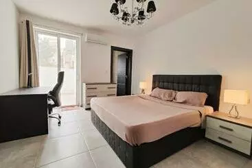 Pension Large Central Apartment Near Valletta & Seafront