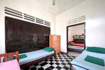 Rockstel Towers Backpacker Hostel