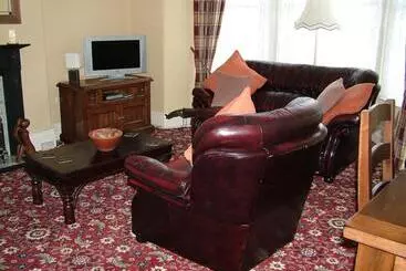 تختخواب و صبحانه Karden House