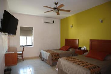 בית מלון כפרי Concierge Plaza La Villa