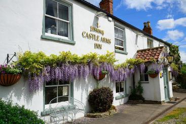 호텔 The Castle Arms Inn