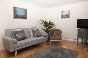 Hotel The Crown Guest House