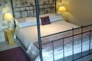 Holly Cottage Vintage B&b