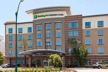 Hotelli Holiday Inn Express & Suites Anaheim Resort Area, An Ihg