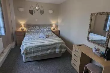 בית מלון כפרי Prestleigh Inn