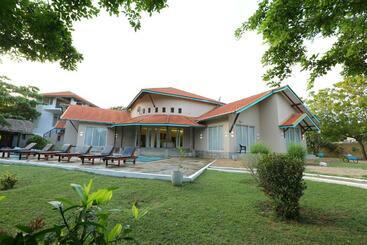 펜션 The Beach House By Kay Jay Hotels