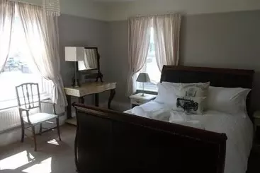 ベッドアンドブレックファースト Hooray Henrys