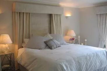 تختخواب و صبحانه Spinneycross