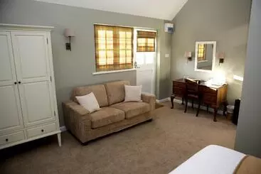 צימר The Bull Inn Lodges