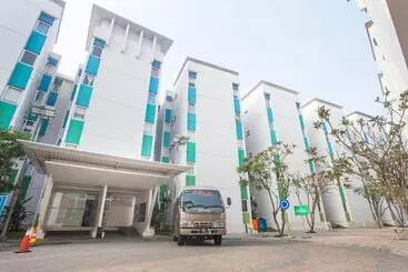 Hotel De Green Inn @aeropolis
