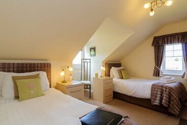 펜션 The Gables Guest House