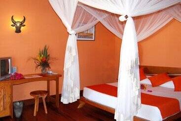 Отель Hôtel Palissandre Morondava