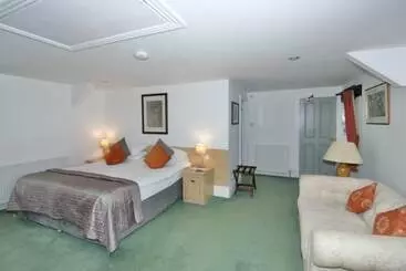 Отель The Plough Inn