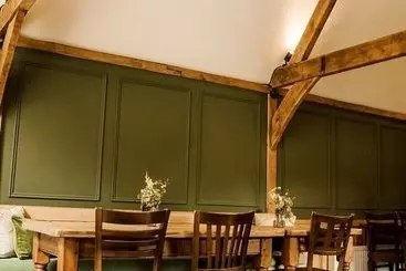 ホテル The Sword Inn Hand