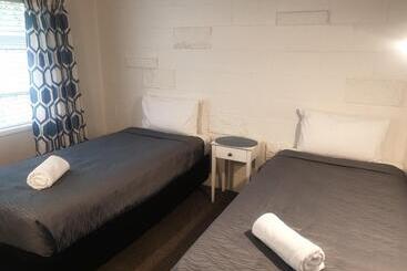 Little Haven Formerly 52 On Rifle Motel