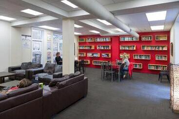 ユースホステル Trek Global Backpackers