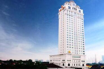 ホテル Golden Tulip Legacy Surabaya