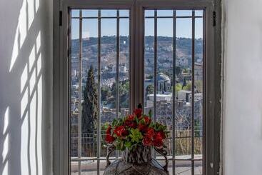 The Sephardic House Hotel In The Jewish Quarter