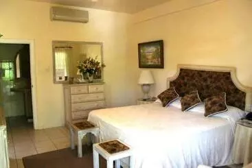 리조트 Beachcombers