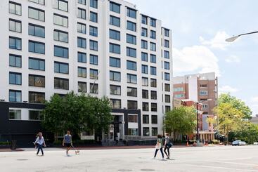 شقة فندقية 2500 Penn, A Placemakr Experience