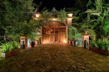 مبيت وإفطار Dcanal House