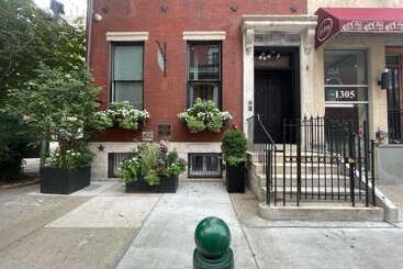 فندق Guild House