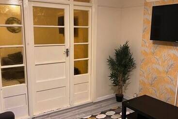 דירת נופש Budget 5 Bed Apartment In Barking