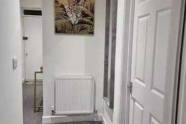 Residenssi Charming 4 Bed House In Enfield North London