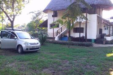 Diani Banda Cottages
