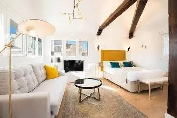 Hotel Debambu Suites