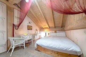 Ganghwa Izba Pension