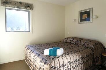 Caples Court Motel & Apartments