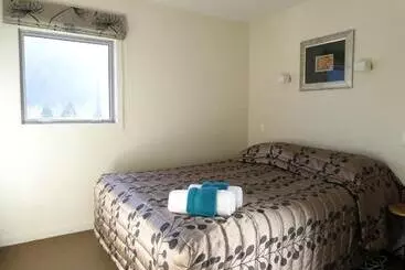 Caples Court Motel & Apartments