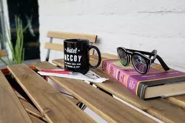 هتل Mccoy Tucson   Art, Coffee, Beer, Wine, Pool