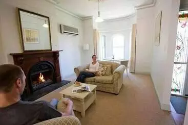 مبيت وإفطار Brice Hill Country Lodge