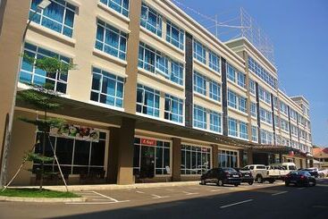 בית מלון כפרי Putatan Platinum