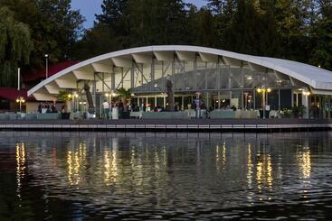 فندق Snagov Club