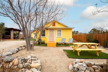 茅舍 Desert Breezes