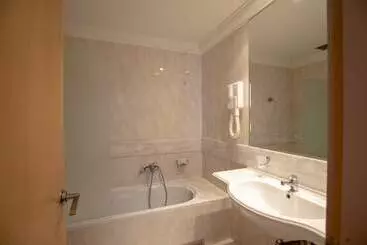 ホテル Kypreos Kamena Vourla