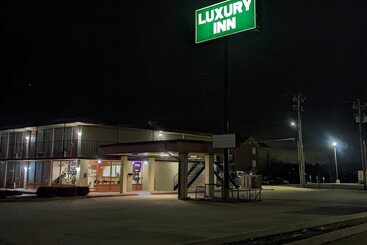 فندق على الطريق Luxury Inn