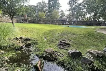 アパートホテル Queen Guest Room Located At The Joplin Inn On The Highway At The Entrance To Mountain Harbor, 2 1/2