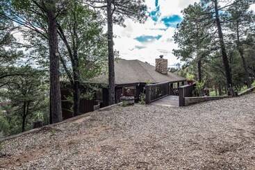 کلبه Timberline Hideaway