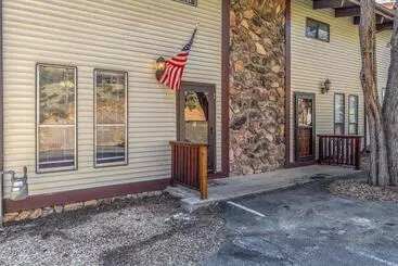 کلبه Hold Your Horses