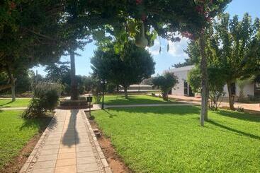 تختخواب و صبحانه Villa Lembos