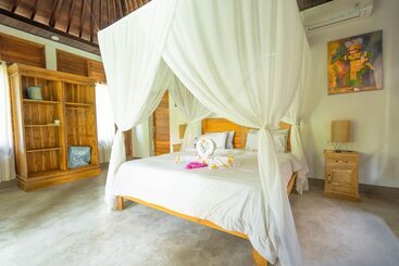 茅舍 Damar Sanjaya Uttama