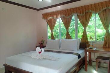 هتل Capital O 75415 Nanthachart Riverview Resort