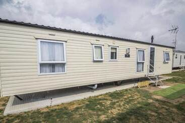 Casa Rural Impeccable 4 Bed Caravan In Clacton On Sea