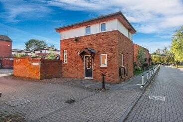 Résidence hôtelière Inviting 2 Bed House In Milton Keynes   Netflix