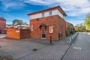 Residenssi Inviting 2 Bed House In Milton Keynes   Netflix